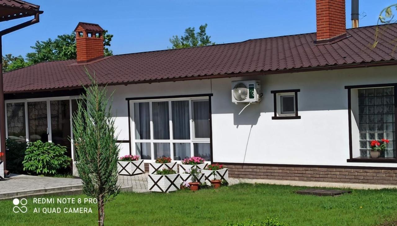 ホテル Экодом Bilhorod-Dnistrovsʼkyy エクステリア 写真